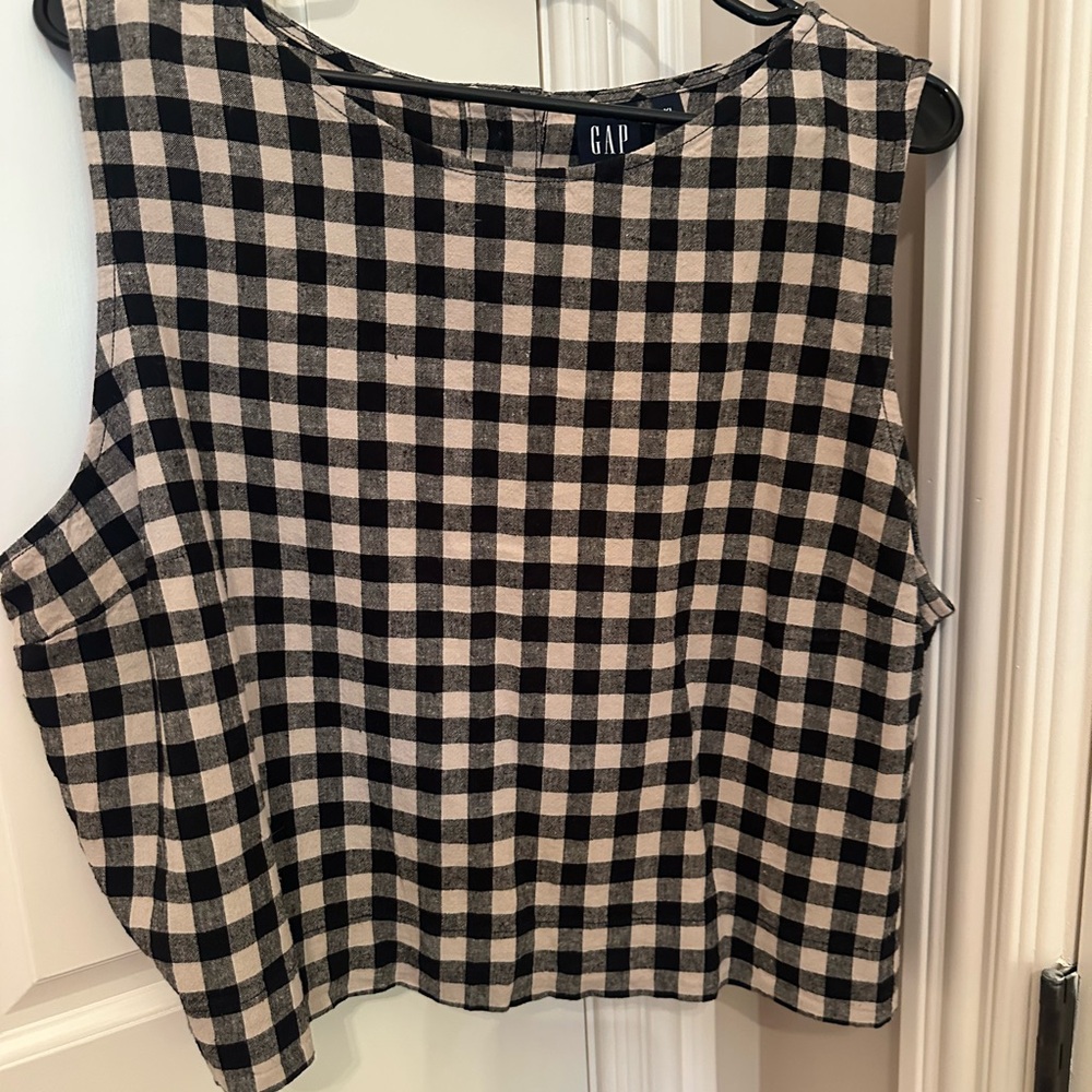 GAP Women's Black and Cream Checkered Muscle Tee